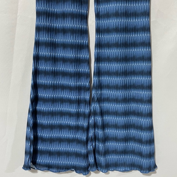 New ASOS Wavy Stripe Print Ribbed Flared Leg Pull On Pants Ombre Blue Size 4 - Picture 12 of 16